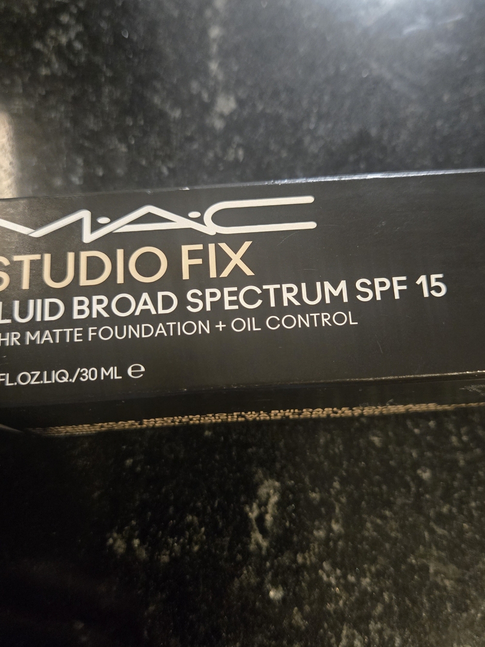 MAC Studio Fix Fluid Broad Spectrum SPF 15 Foundation - NC10